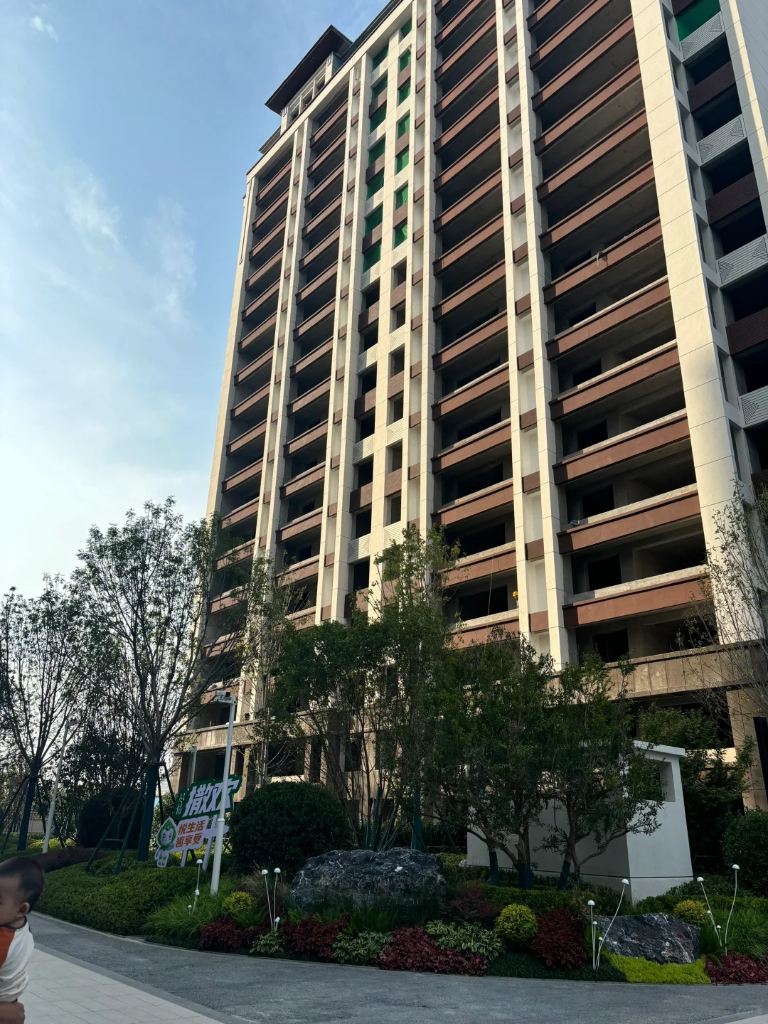 老公不在家，自己去买房
