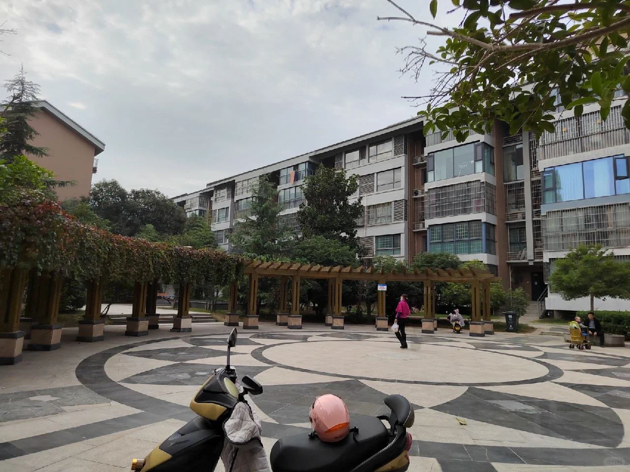 市政府旁，多层变洋房
