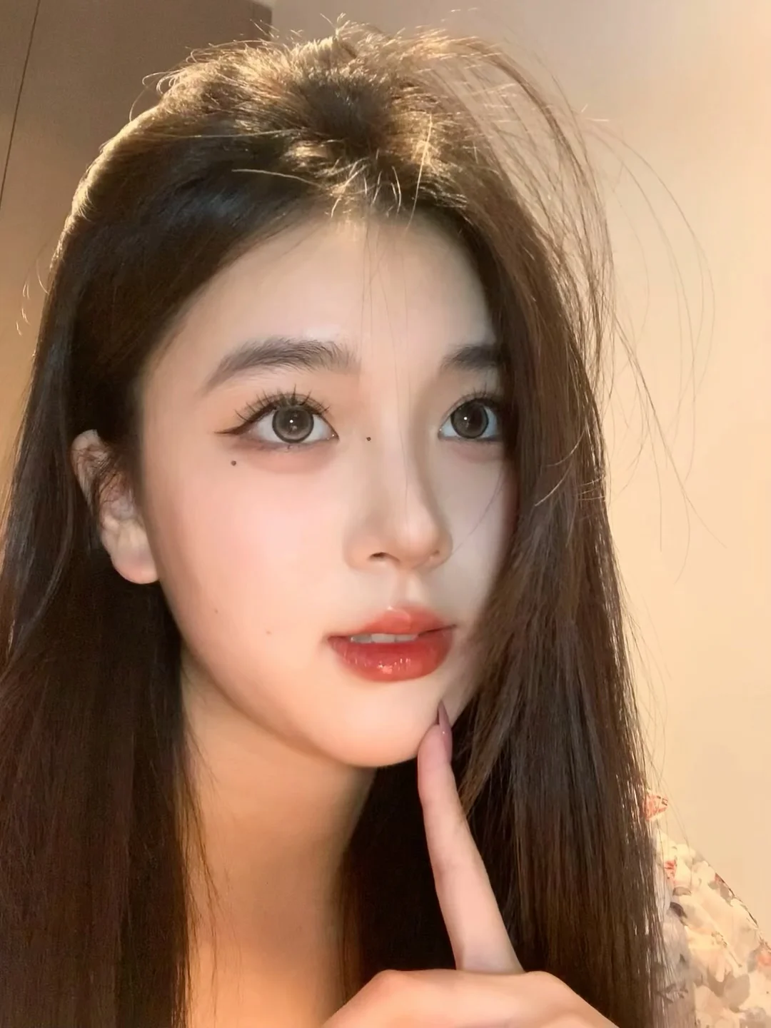 看我一键get氛围感大眼美女