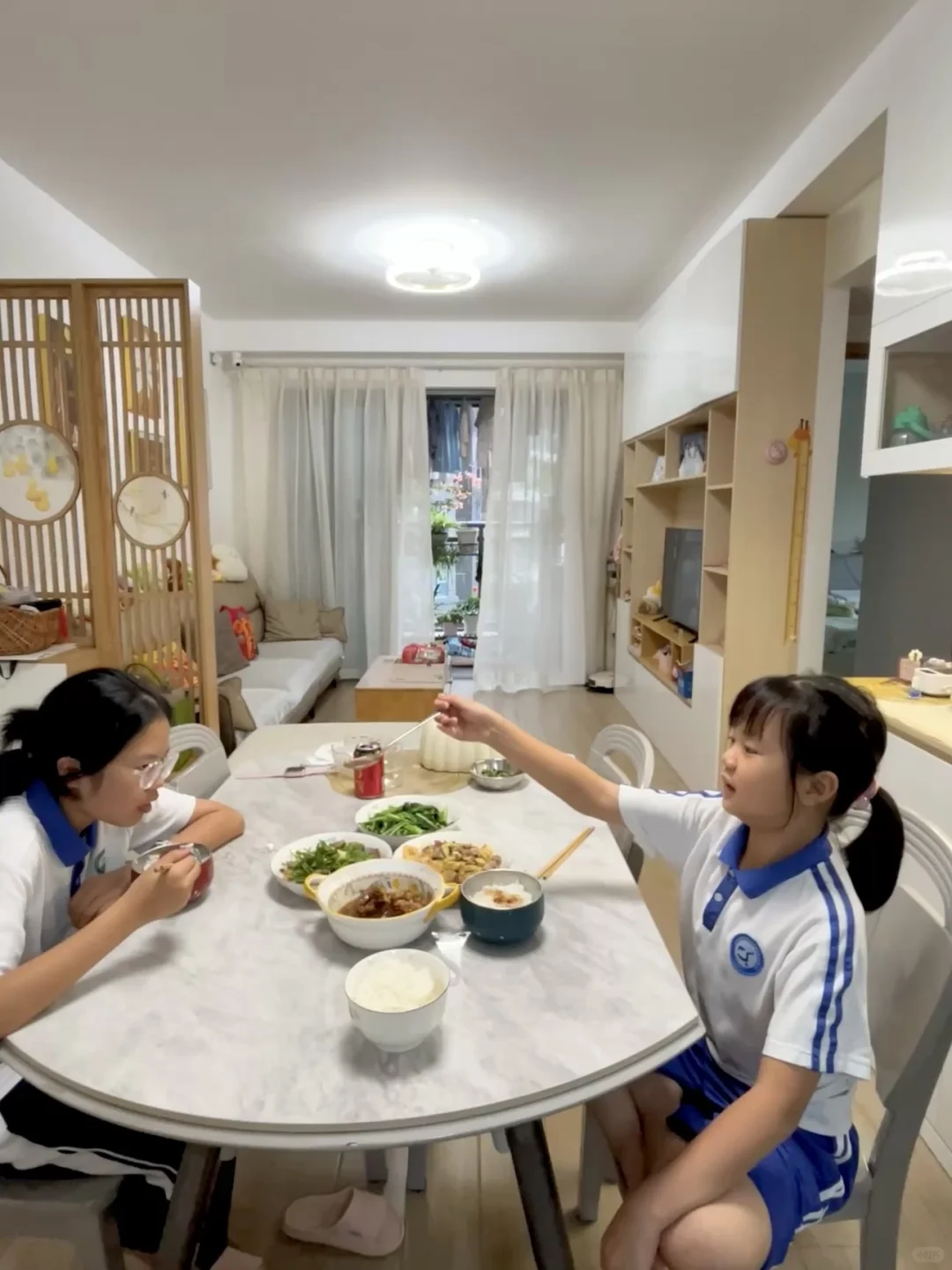 一家四口在深圳公租房的家