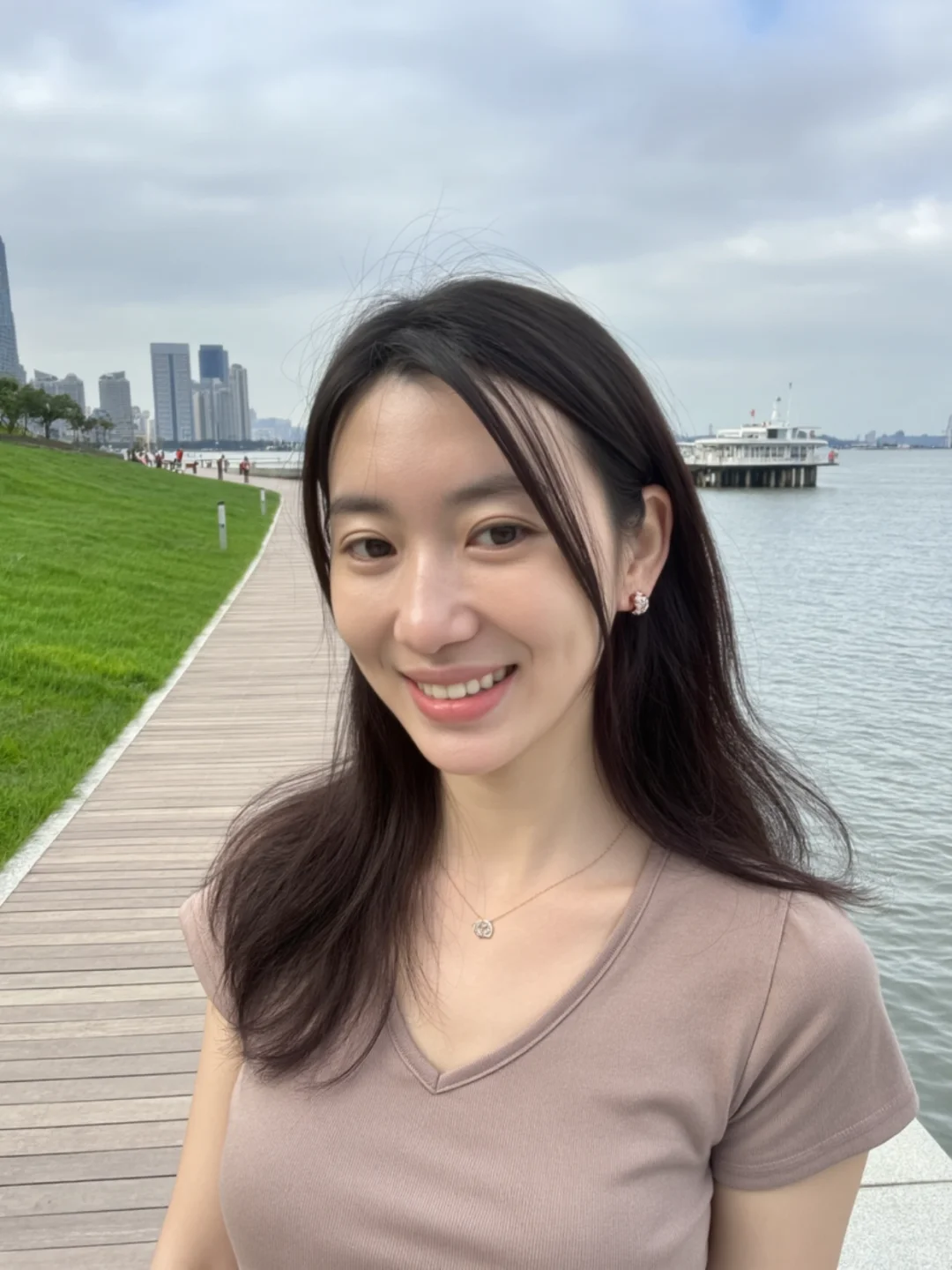 41岁老阿姨，长这样还愿意和我交个朋友吗？