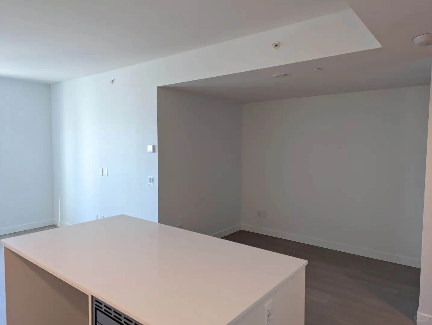 本拿比Metrotown 高层公寓1房Studio出租