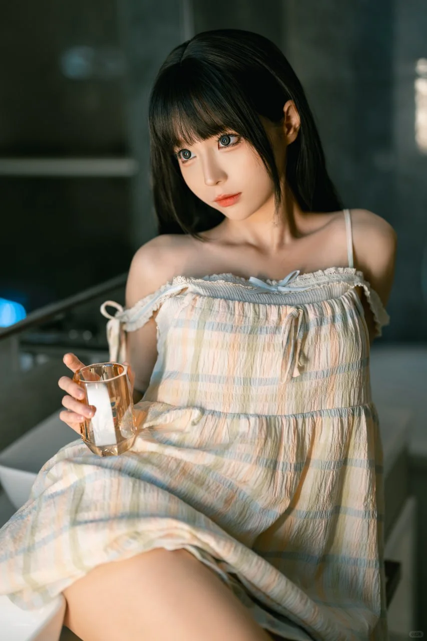 这么漂亮的姑娘不知道会便宜哪个