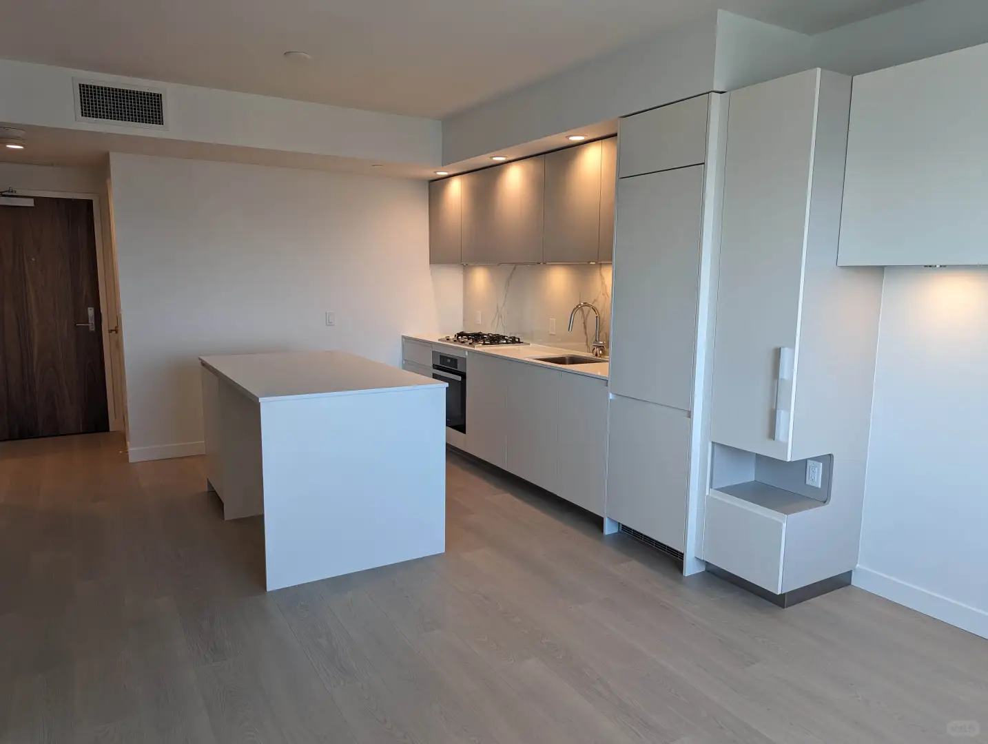 本拿比Metrotown 高层公寓1房Studio出租