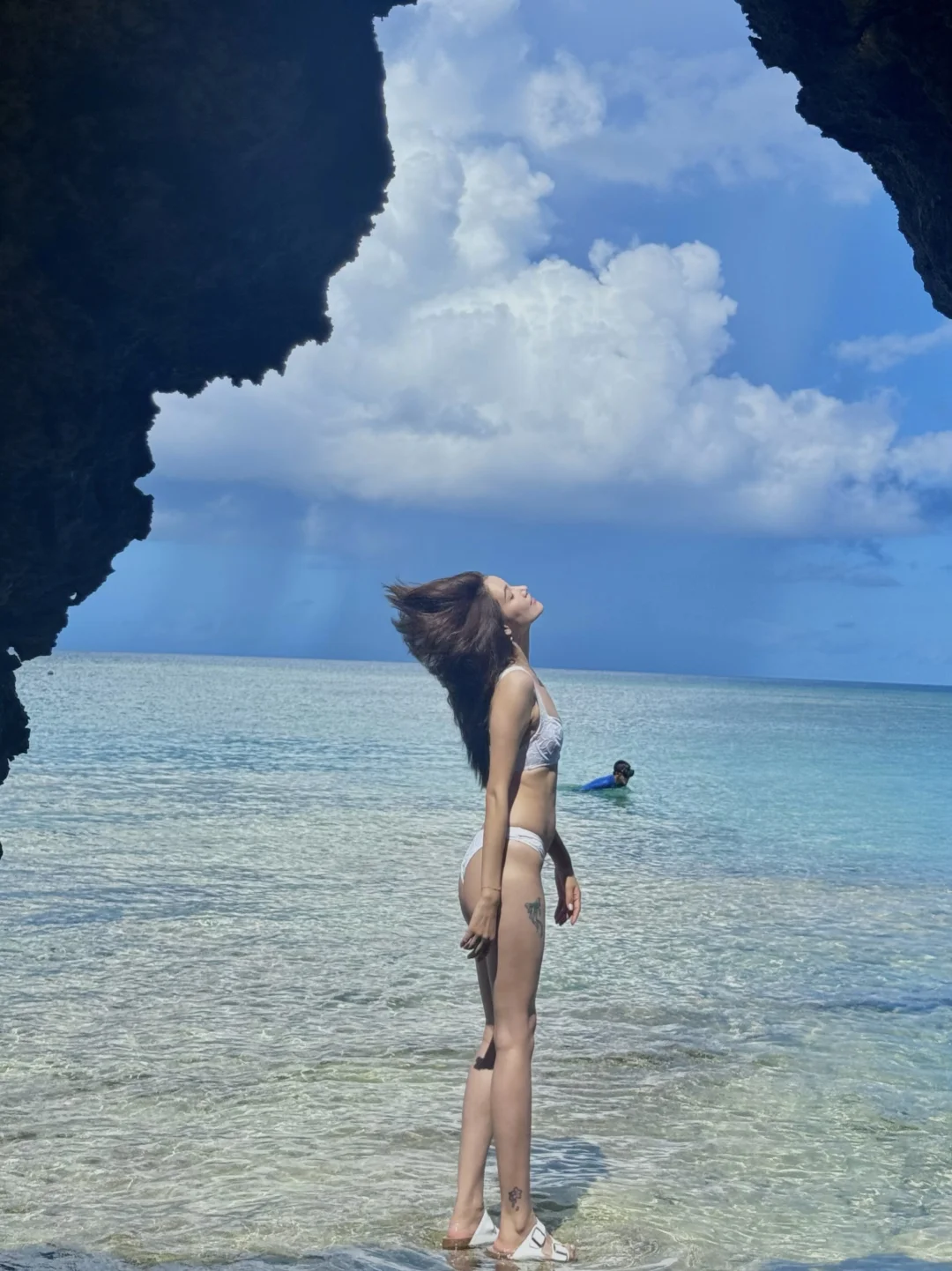👩🏽在海边🏖️怎么能没有比基尼呢👙