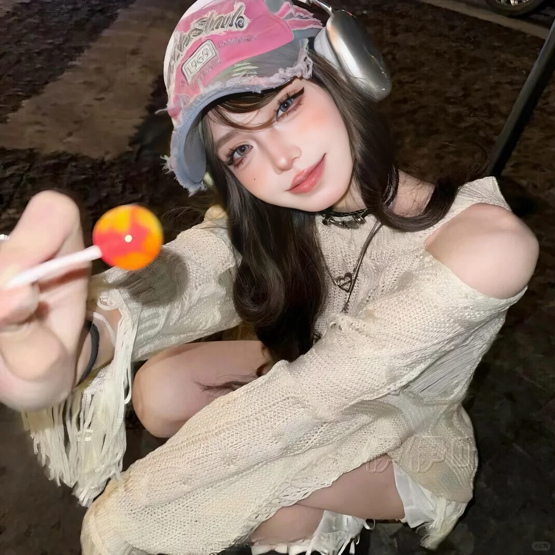 𝓦𝓮𝓒𝓱𝓪𝓽｜甜酷辣妹拽姐头像