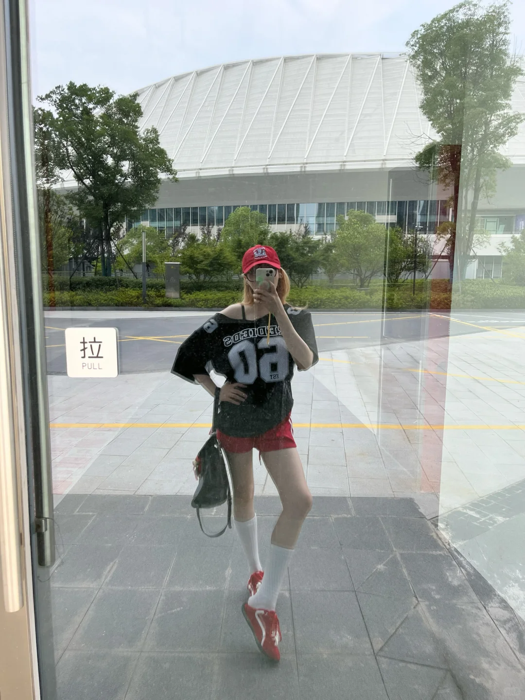其实苹果型身材才是最适合当辣妹的吧😜