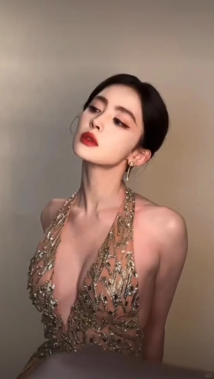 这谁顶得住啊？完美的身材