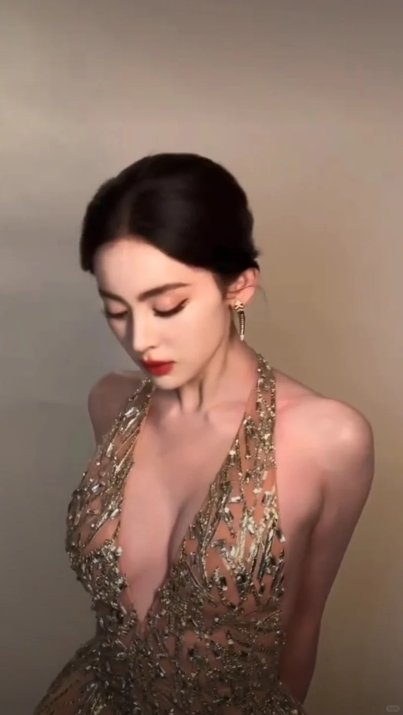 这谁顶得住啊？完美的身材
