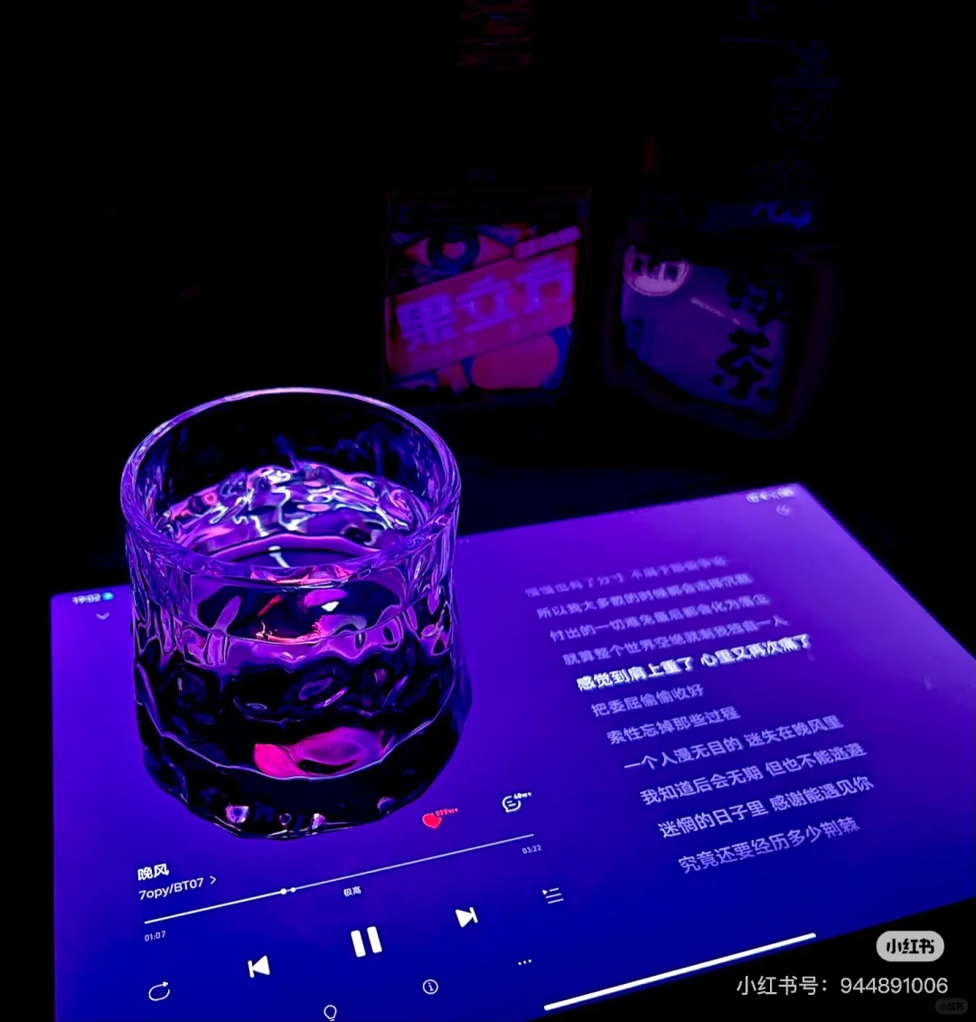 发现没有，图片这种情调一般都是骚逼的标配