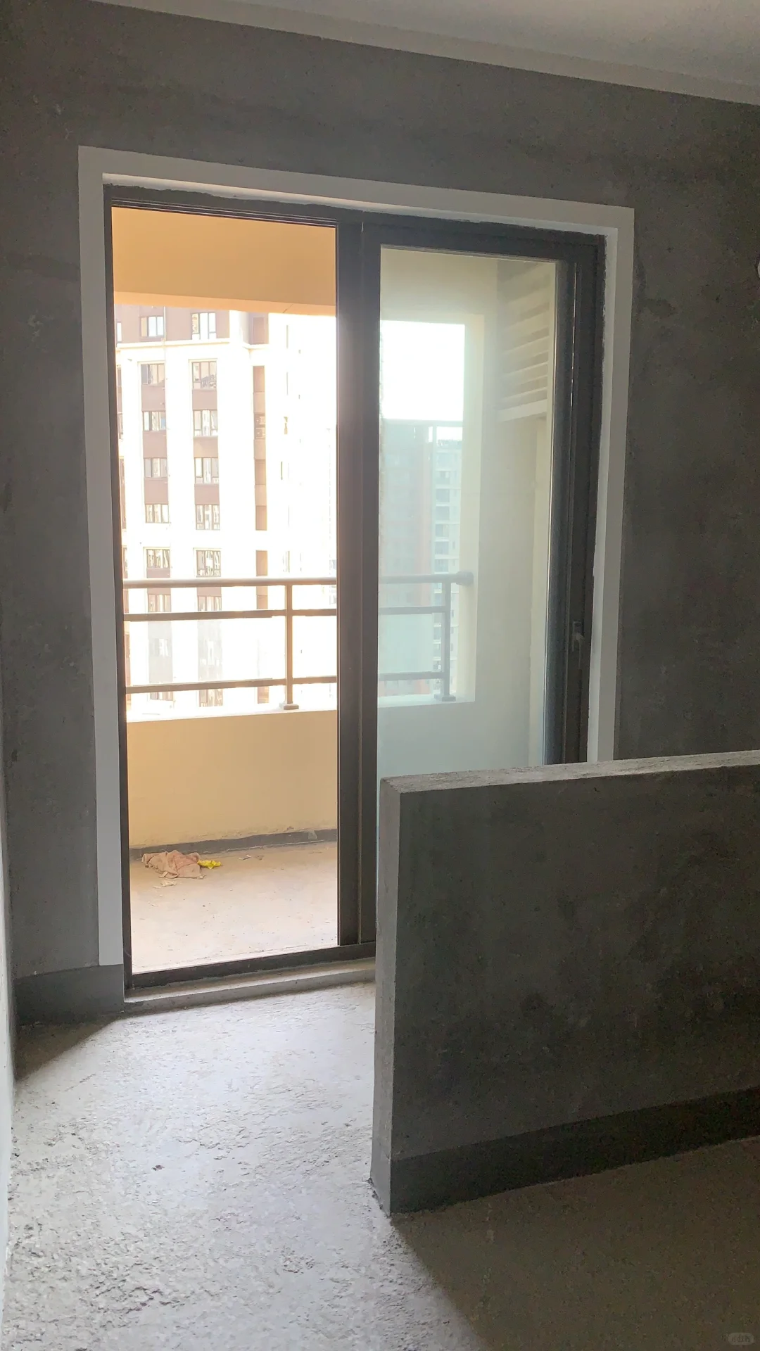 为了做自媒体，我们买了一套房…