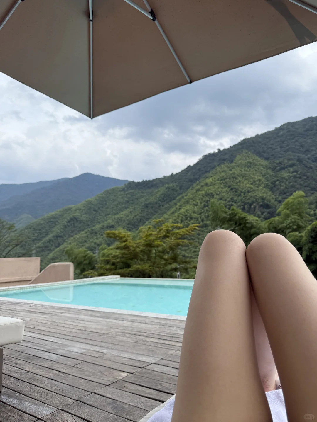极简感比基尼👙配诧寂风民宿