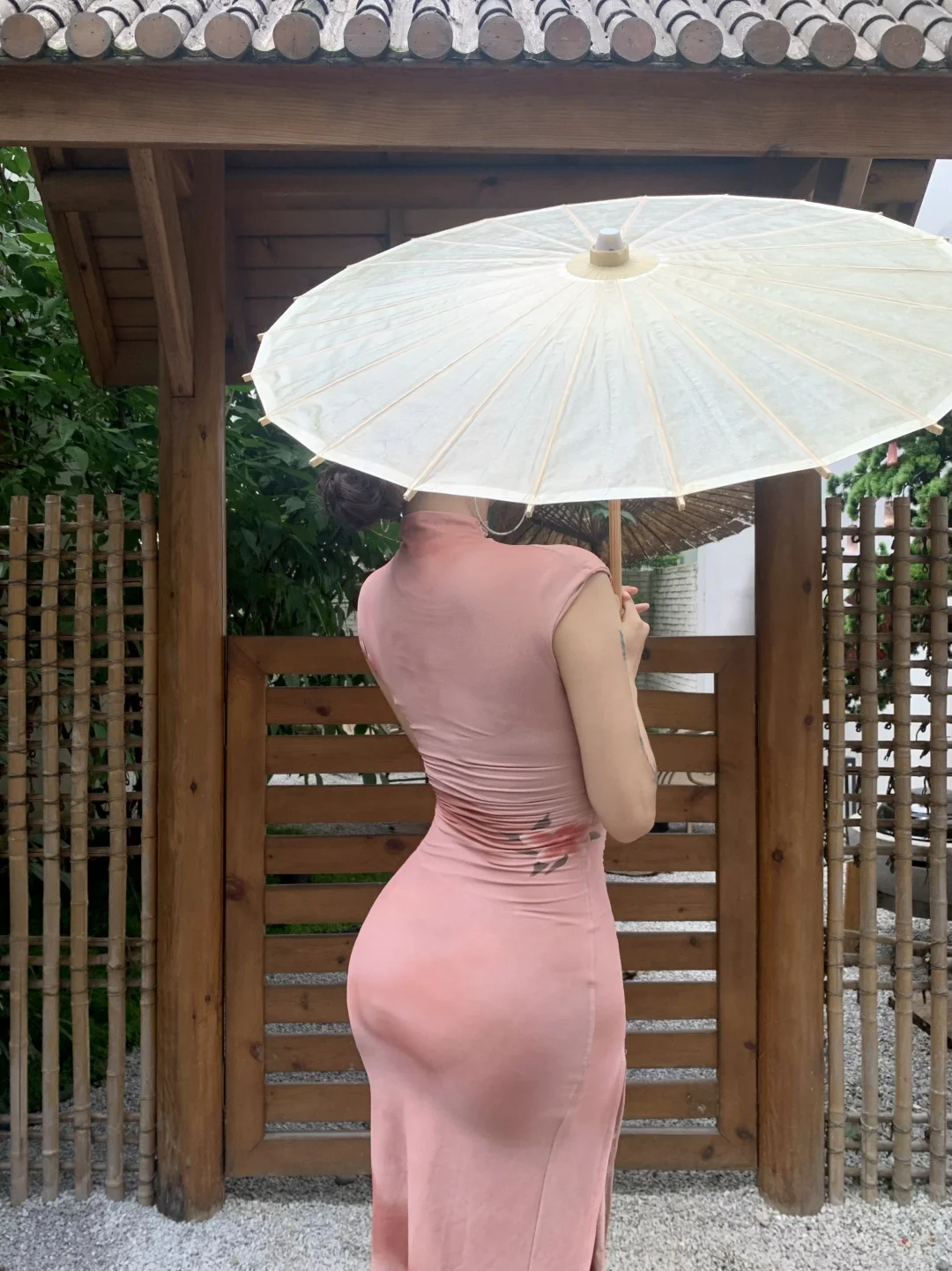 像画报里的丰腴美女