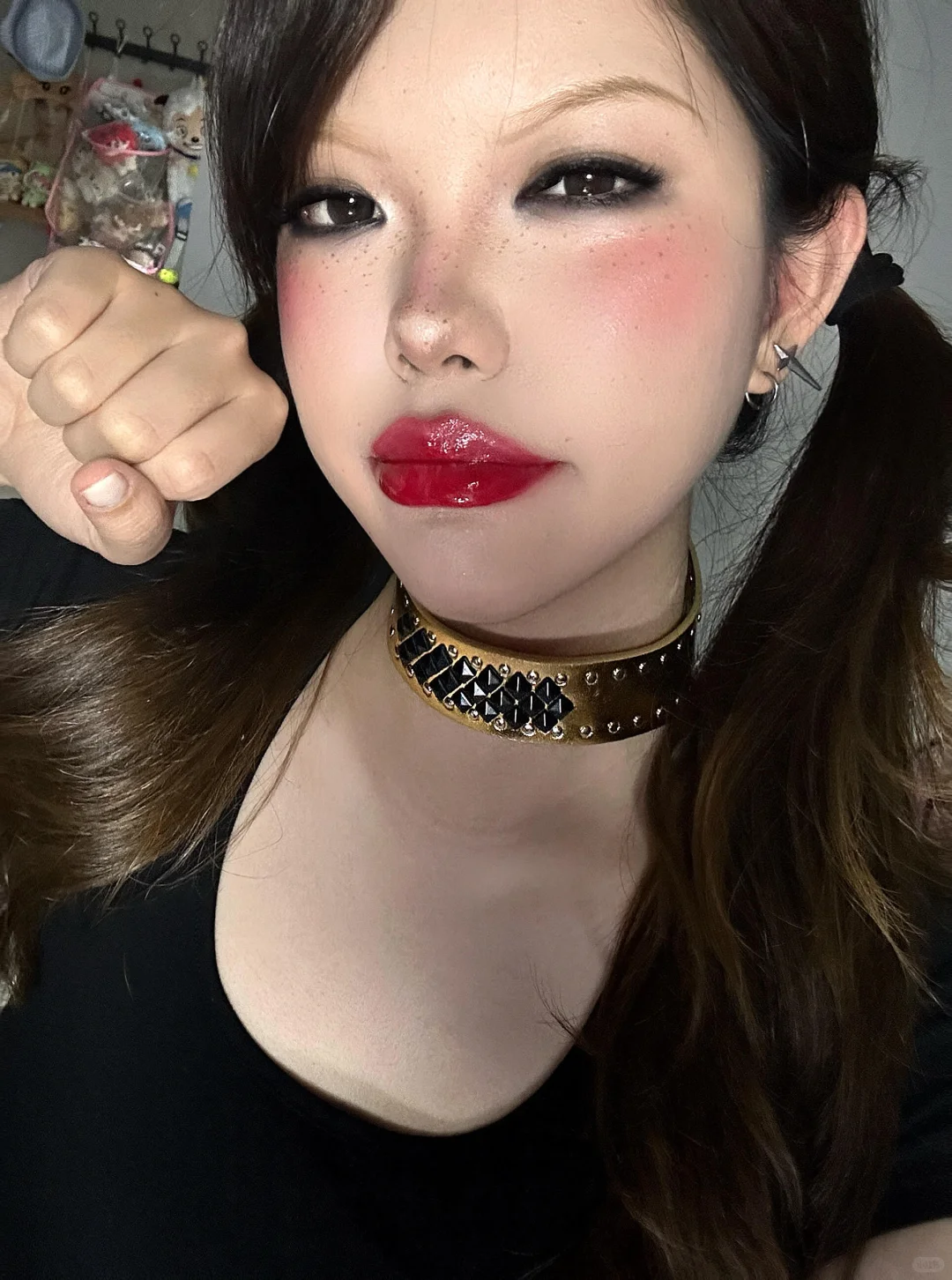 一位妖艳女子