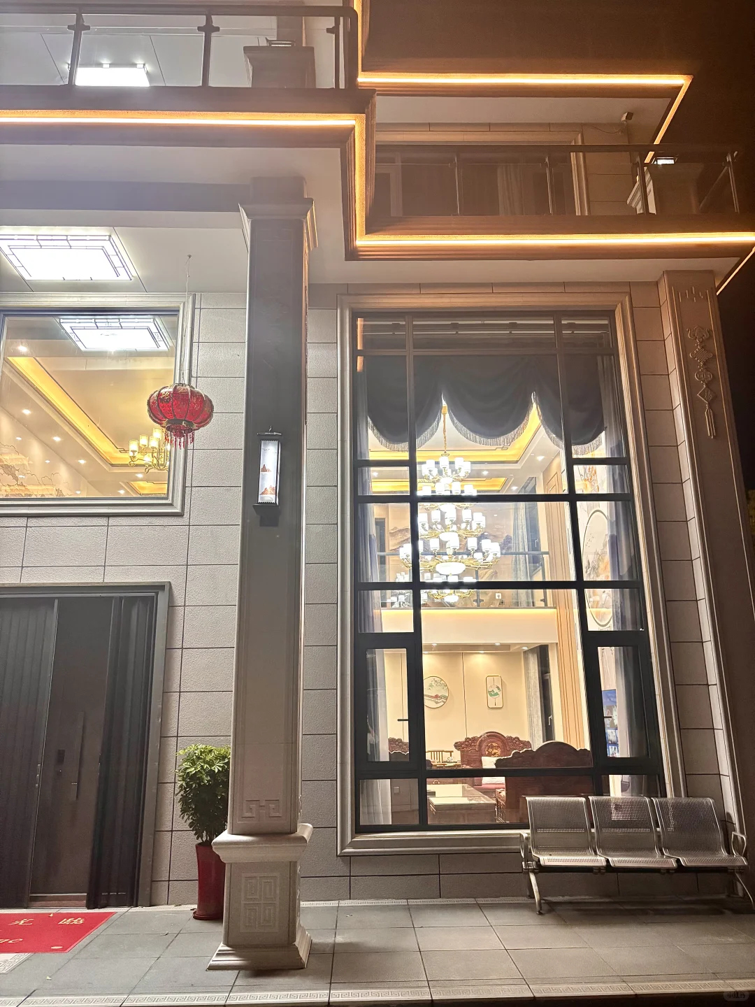 农村自建房装出传世大宅感，村里人都惊了