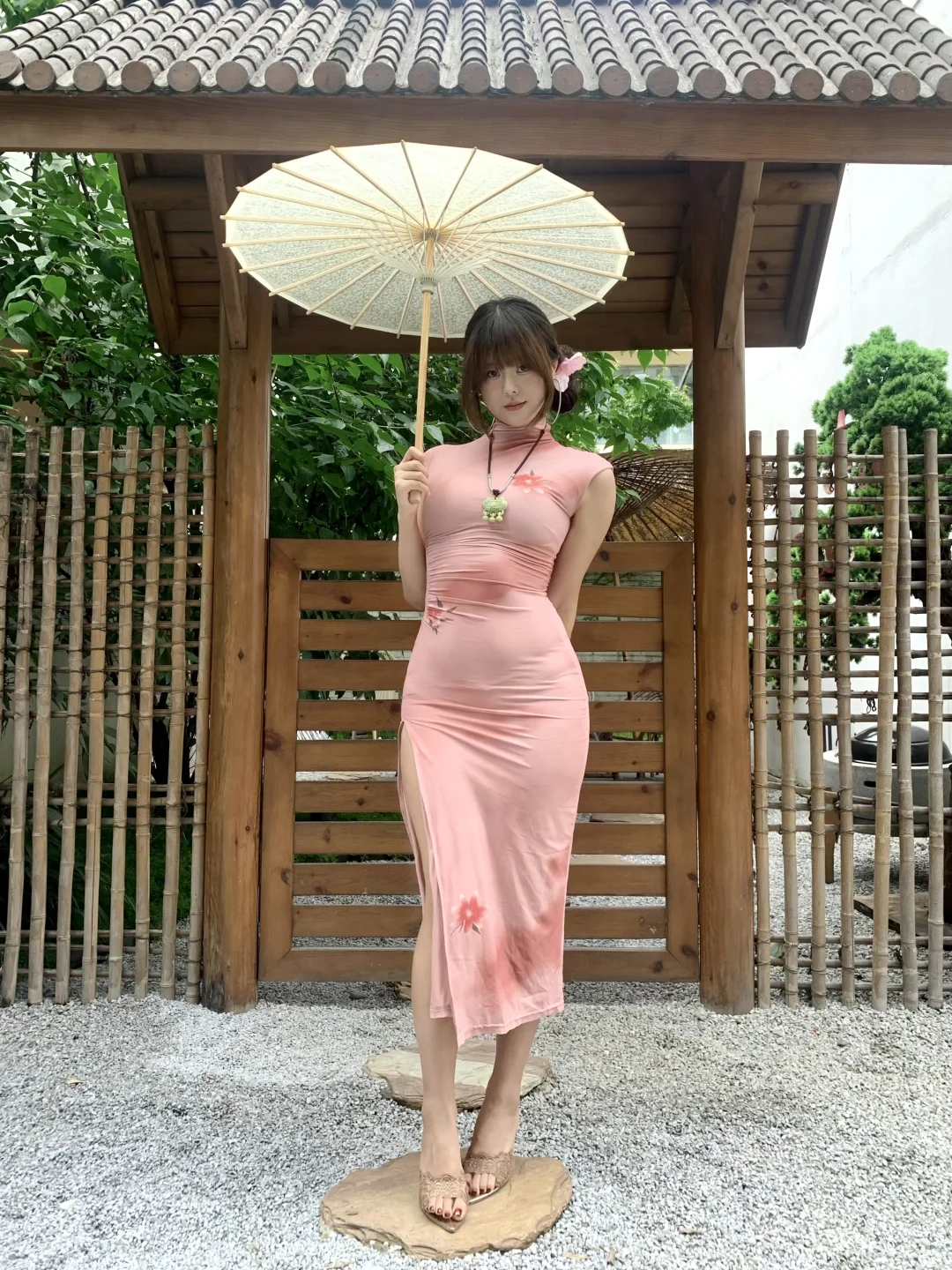 像画报里的丰腴美女