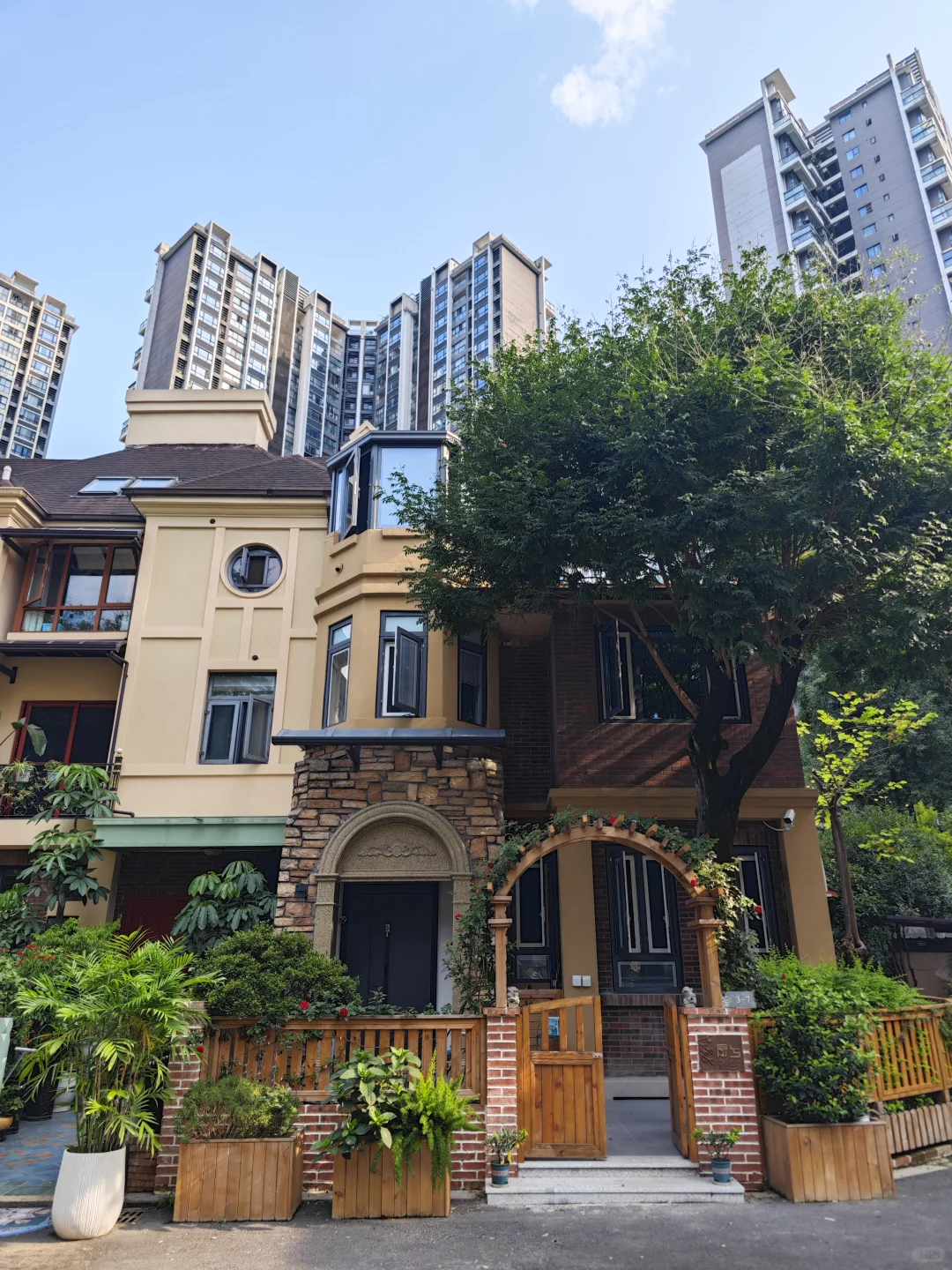 在闹市区拥有这样的家需要……