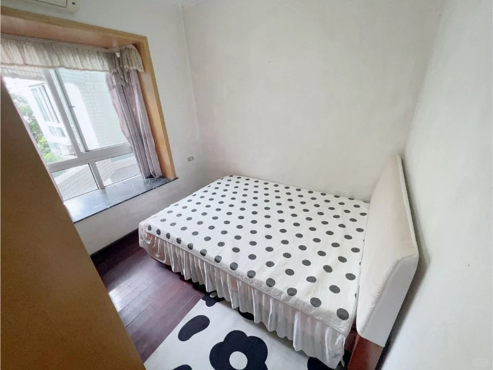 红土地轻轨站 帮朋友转租 550一个月