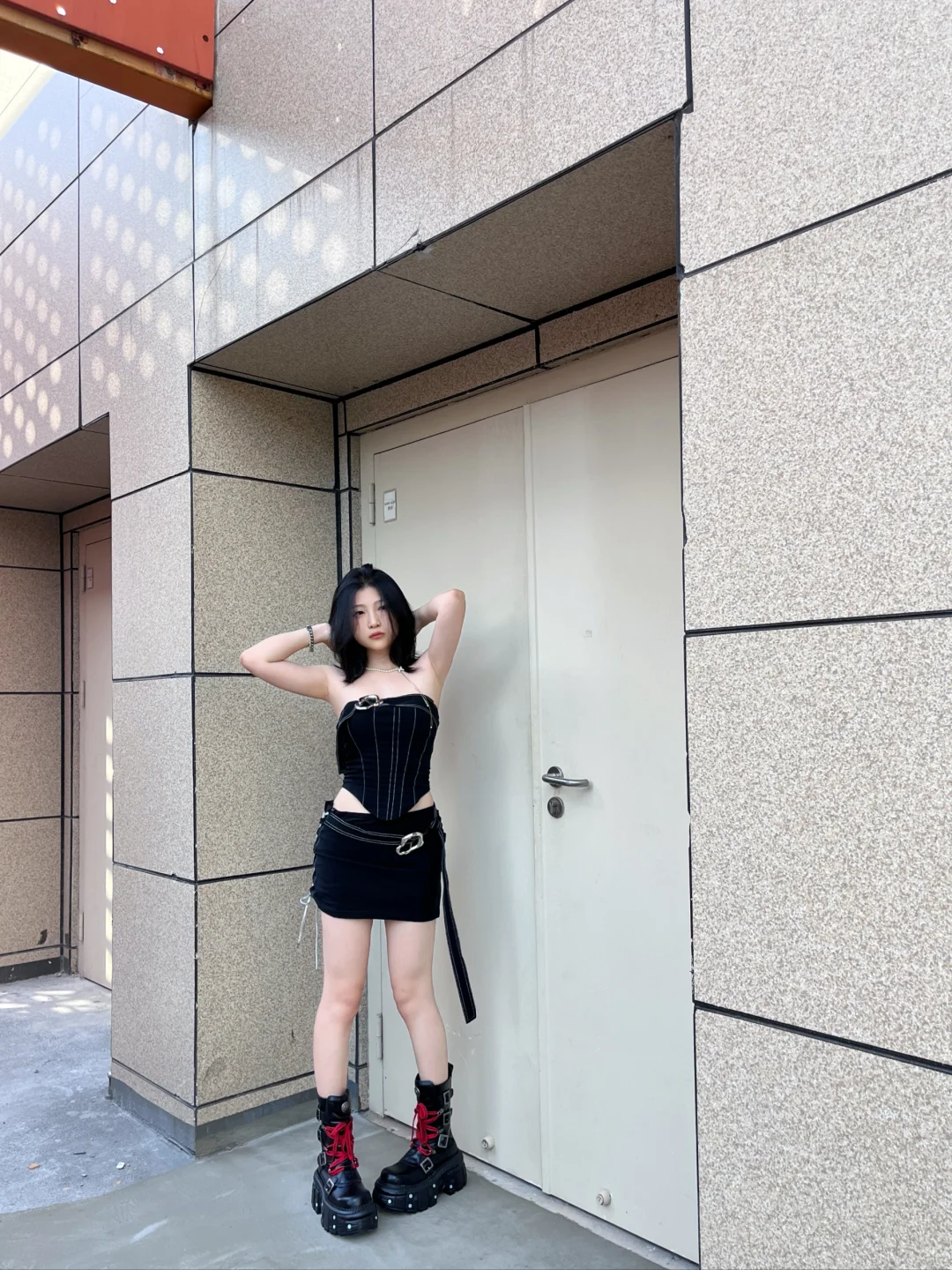 靠这双鞋在互联网勇敢做辣妹