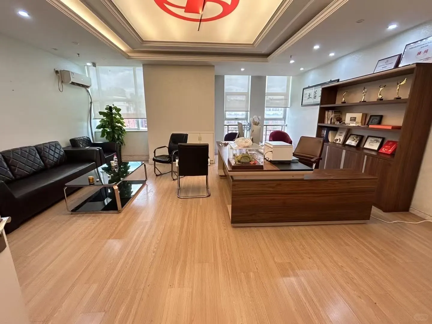 稠江万达附近写字楼出租，大小户型都有40平