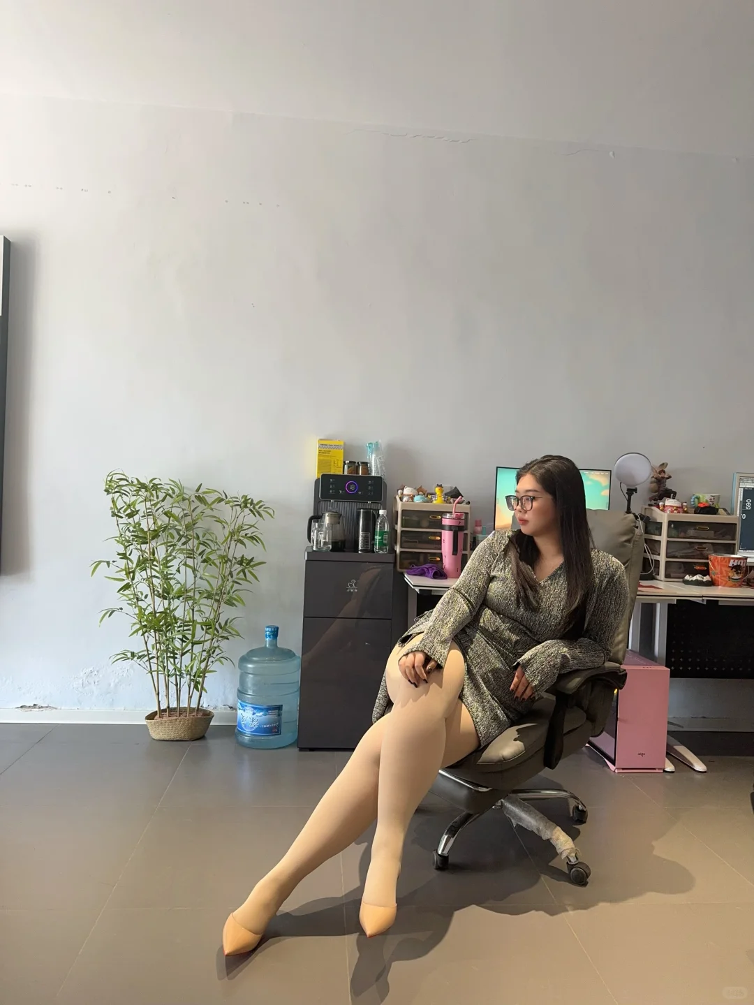 坐下胖，我就一直站着