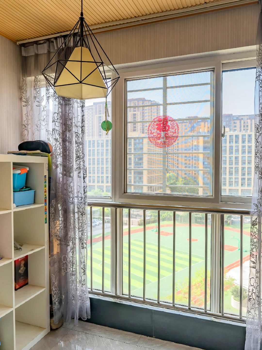 楼下就是🏫的房子，38岁裁员所以卖🏠