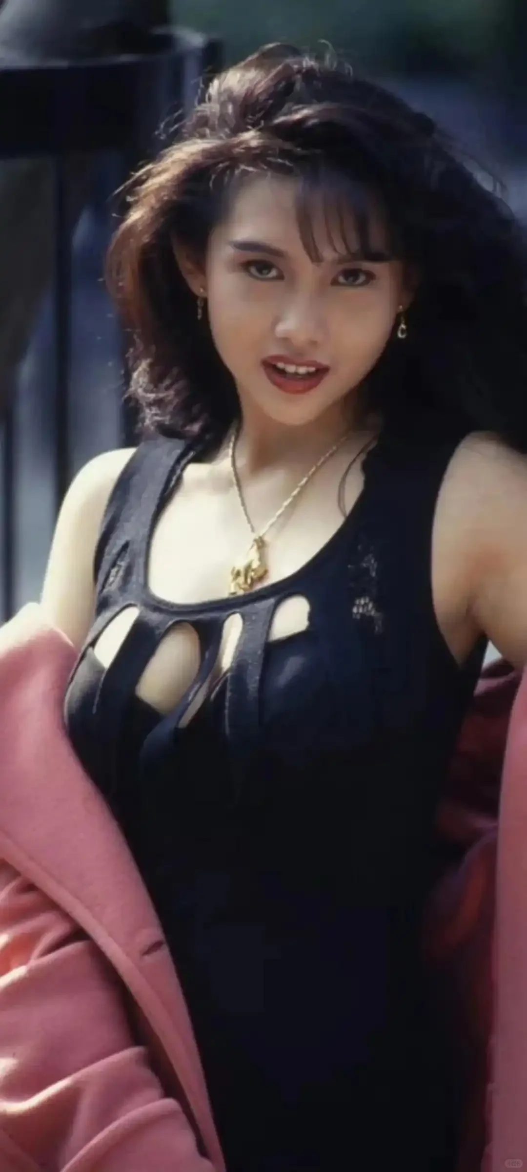 邱淑贞经典写真太惊艳，火辣身材迷倒众人