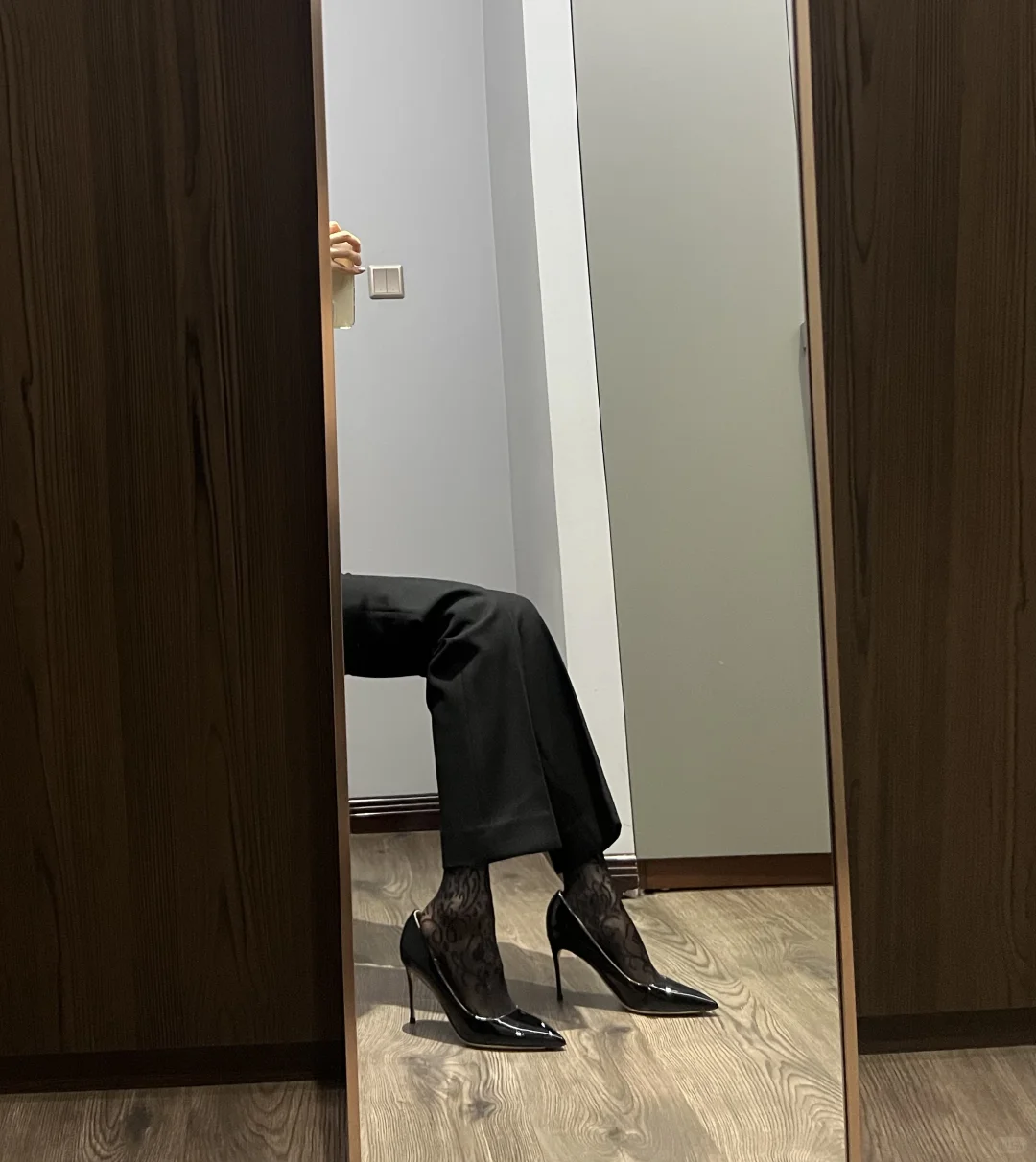 边赏雅诗边看腿，雅俗共赏何其美