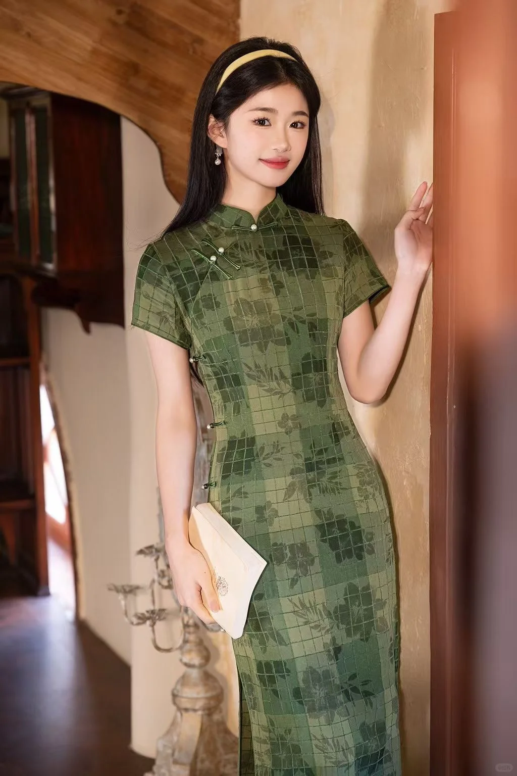 巨显白旗袍