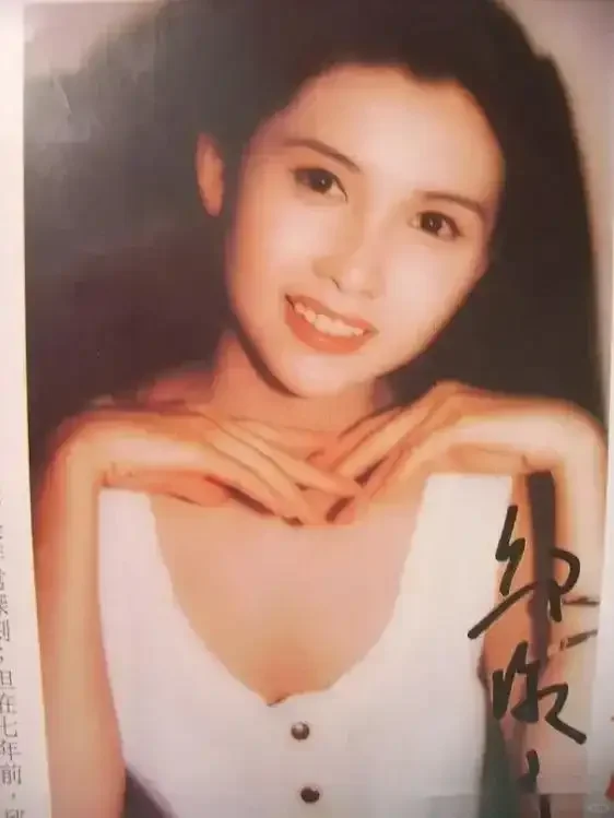 邱淑贞经典写真太惊艳，火辣身材迷倒众人
