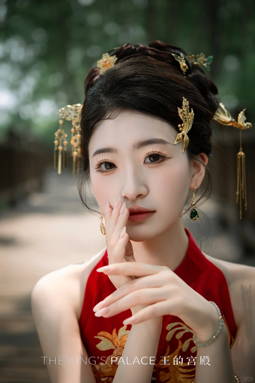 穿红袍，簪金钗，在园林光影里定格～
