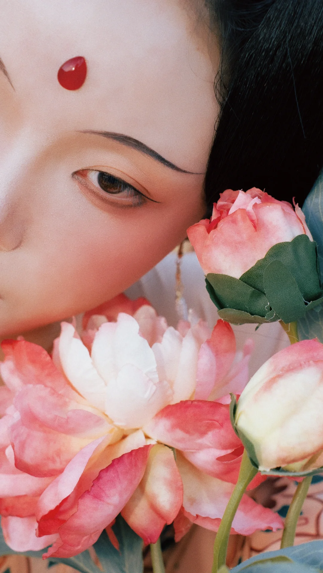 美人如是，媚眼如丝