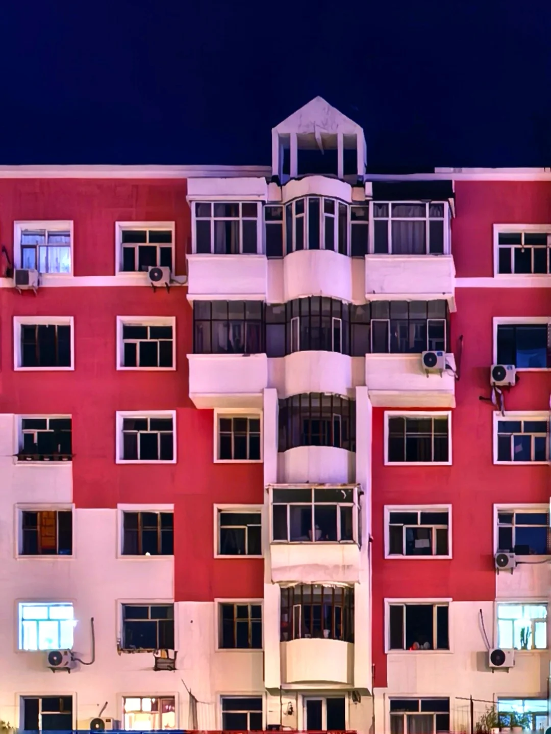东北住宅楼的夜晚，有没有种独特的美？