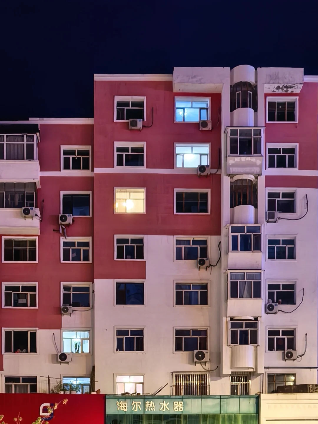 东北住宅楼的夜晚，有没有种独特的美？