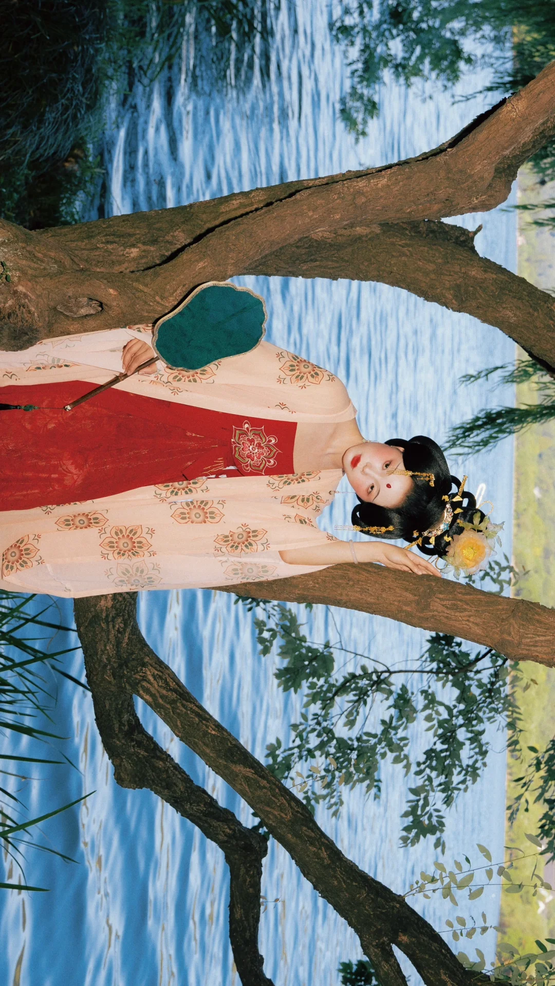 美人如是，媚眼如丝