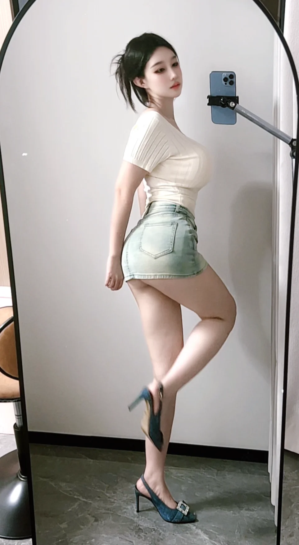 左滑转身看小裙子
