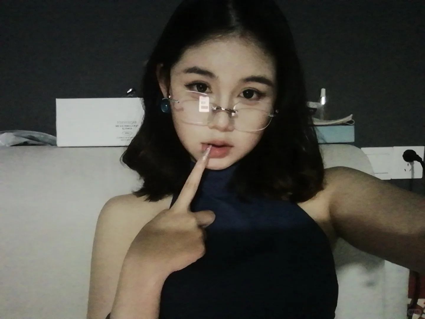 比巴掌先来的是你的香气…