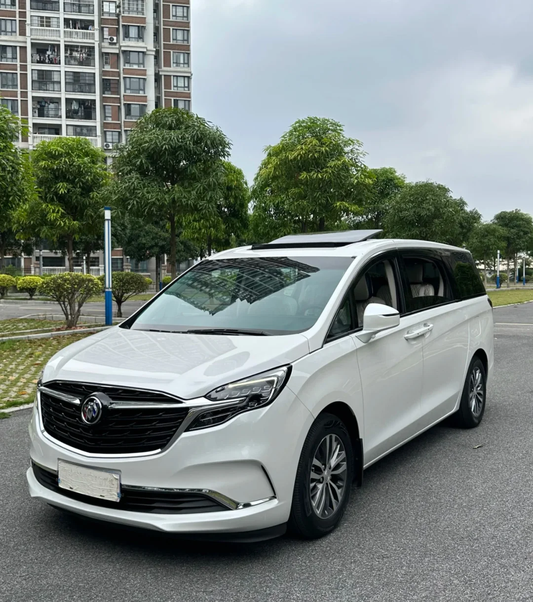 诚心求购一台20年以后别克GL8商务车
