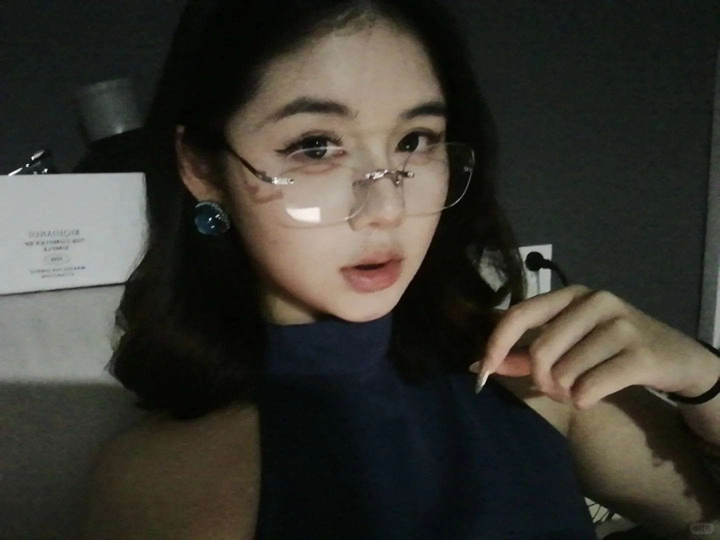 比巴掌先来的是你的香气…