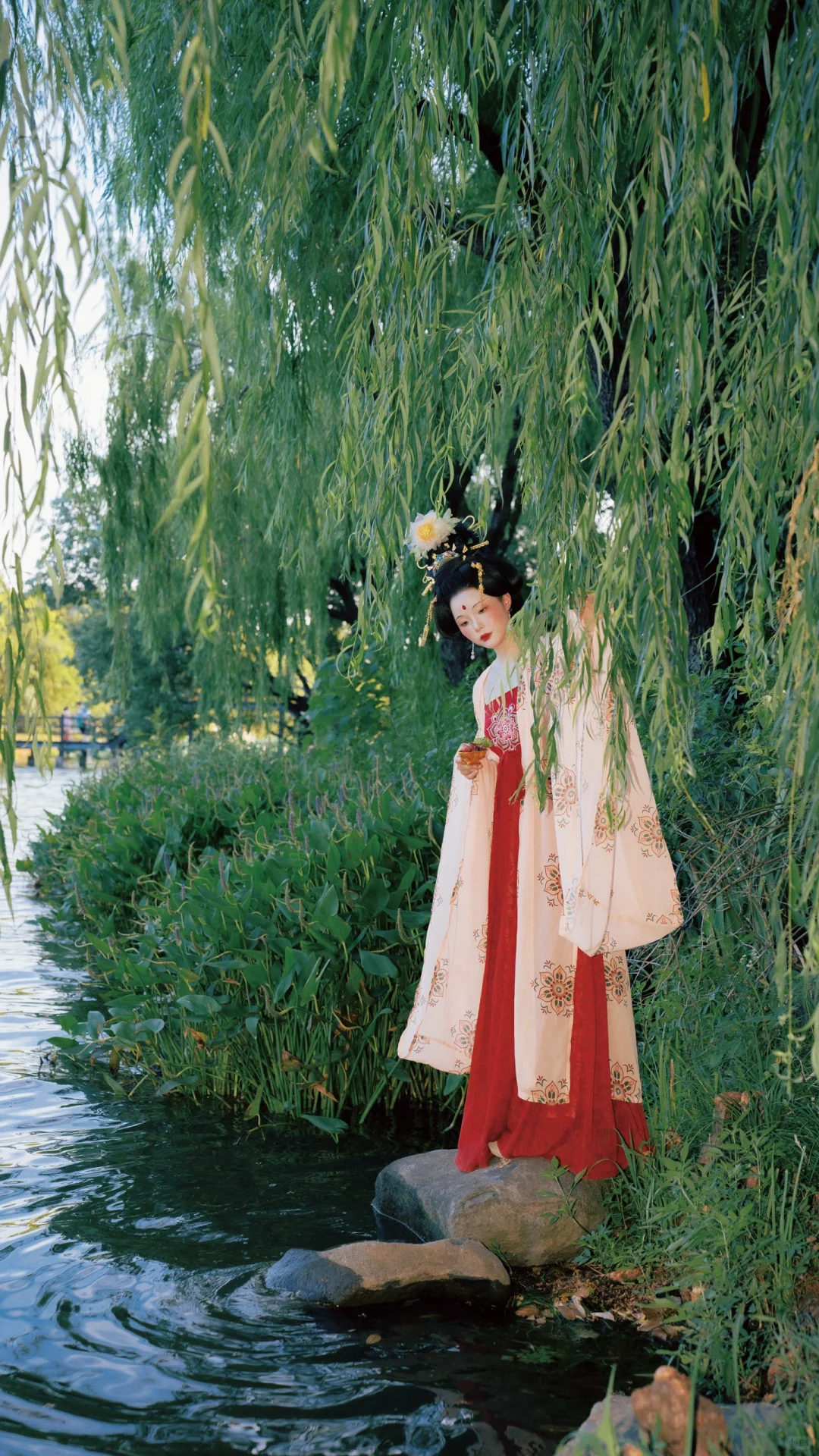 美人如是，媚眼如丝