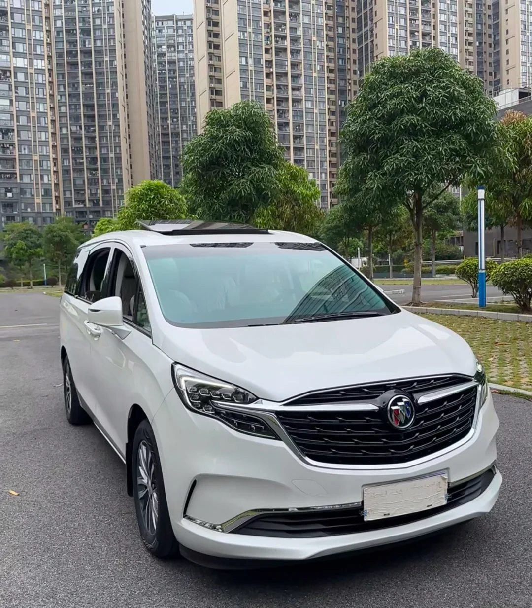 诚心求购一台20年以后别克GL8商务车