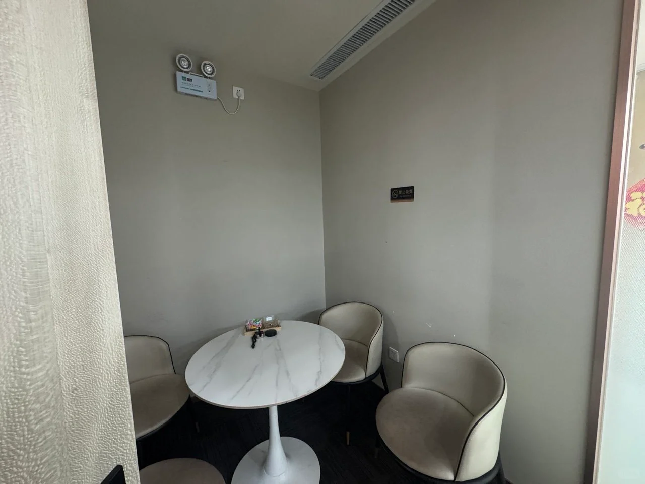 🏢财富中心办公室出租，地段优越！