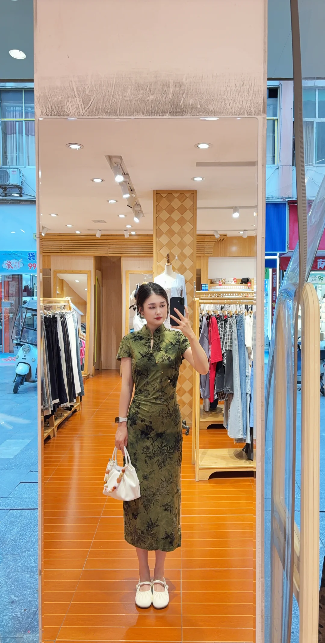 爱依服最近很火的青蛇来了📷