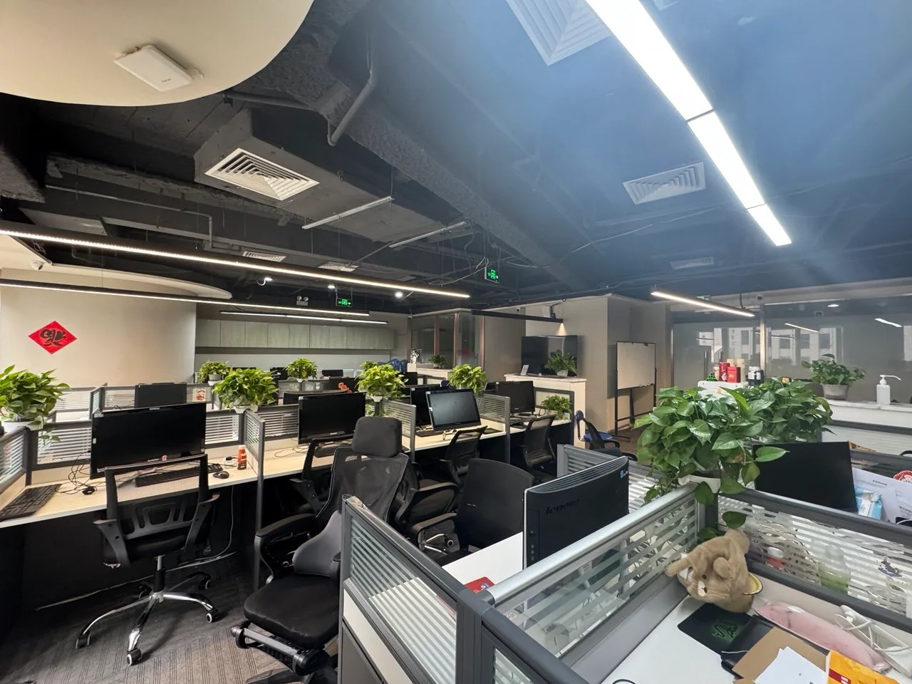 🏢财富中心办公室出租，地段优越！