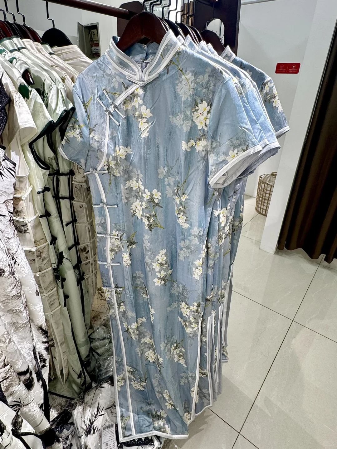卧槽好便宜！成都有自己的线下旗袍pdd……