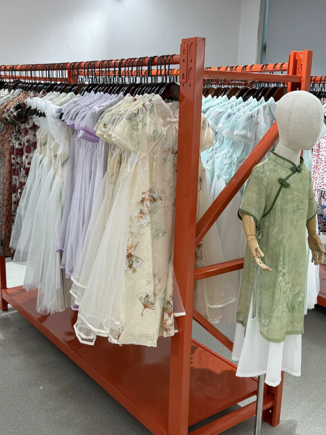 西安必逛2000平旗袍工厂店！50元起