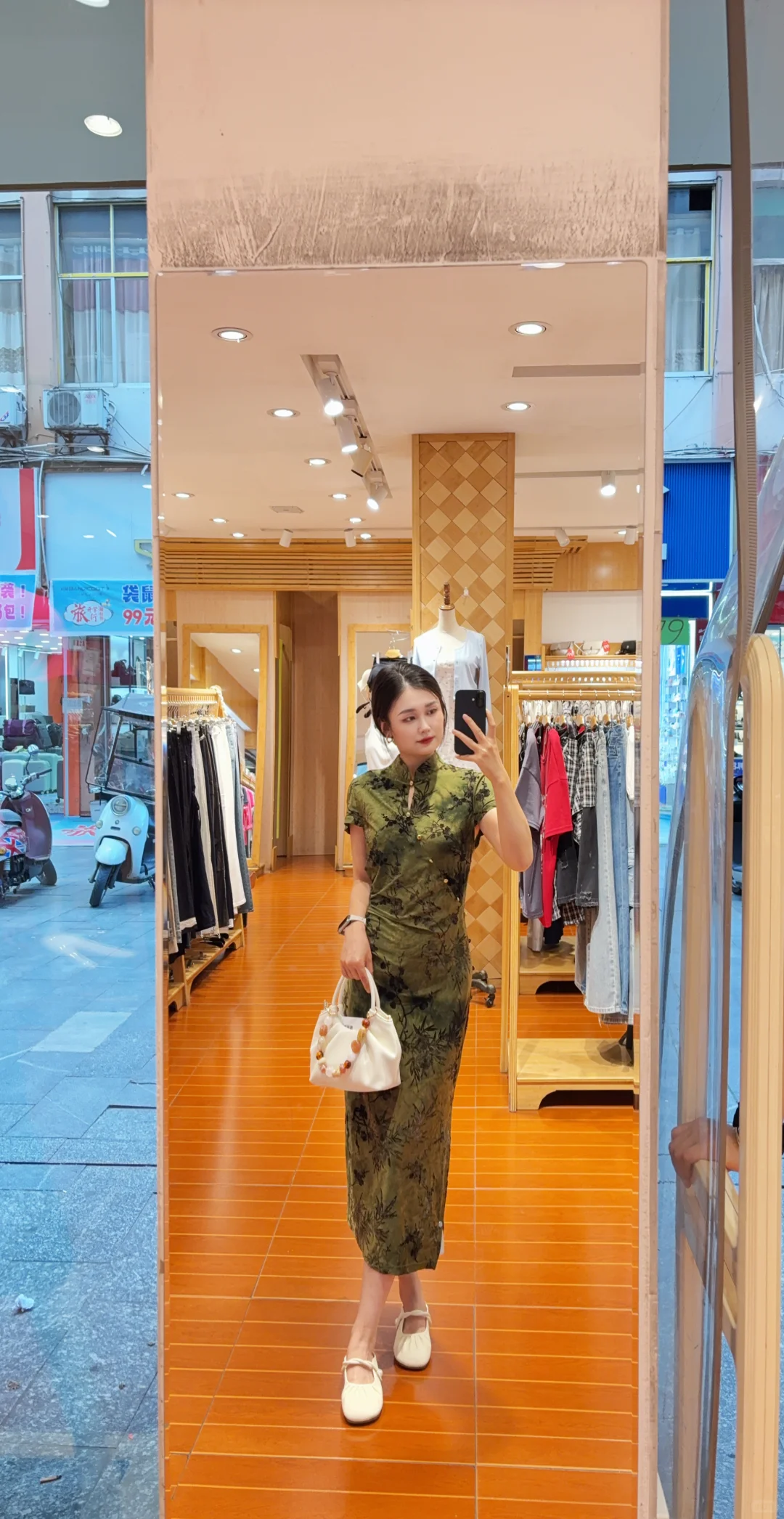 爱依服最近很火的青蛇来了📷