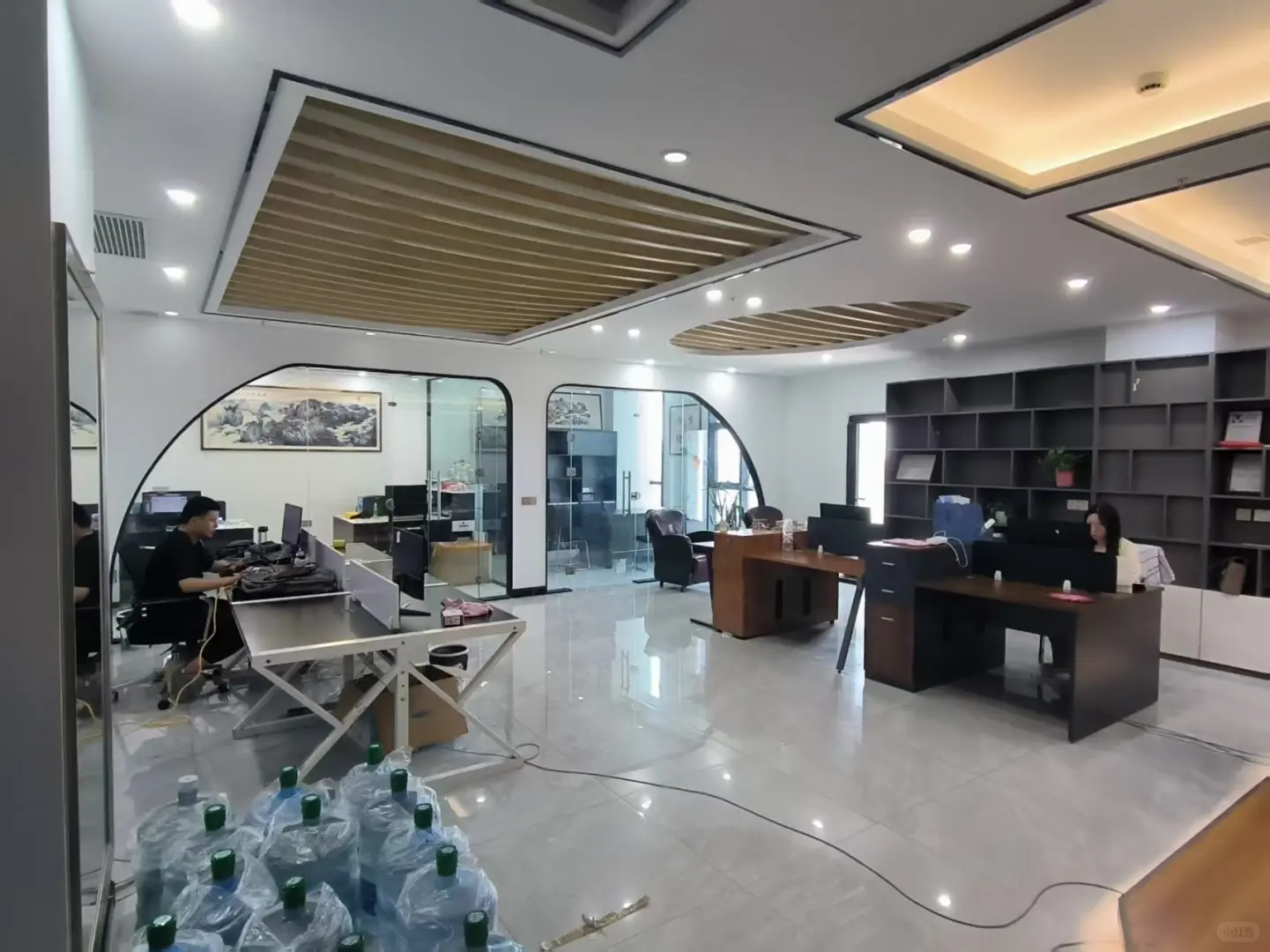 工作啦！新公司新电梯电梯间