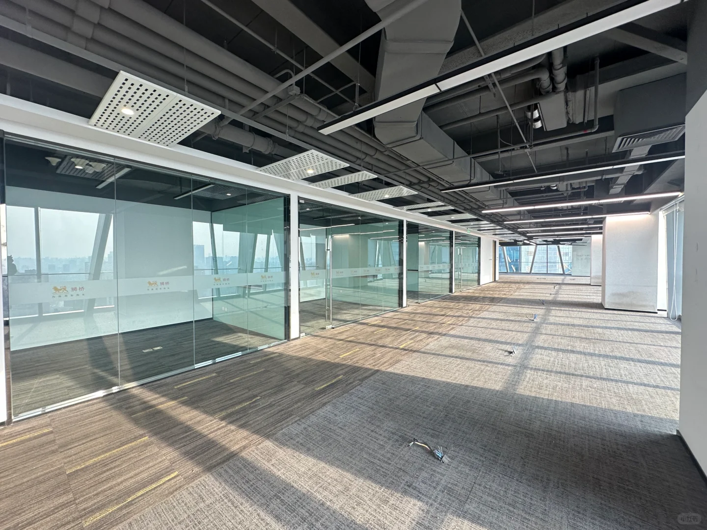 绿地中心2150㎡精装办公室出租啦！🏠✨