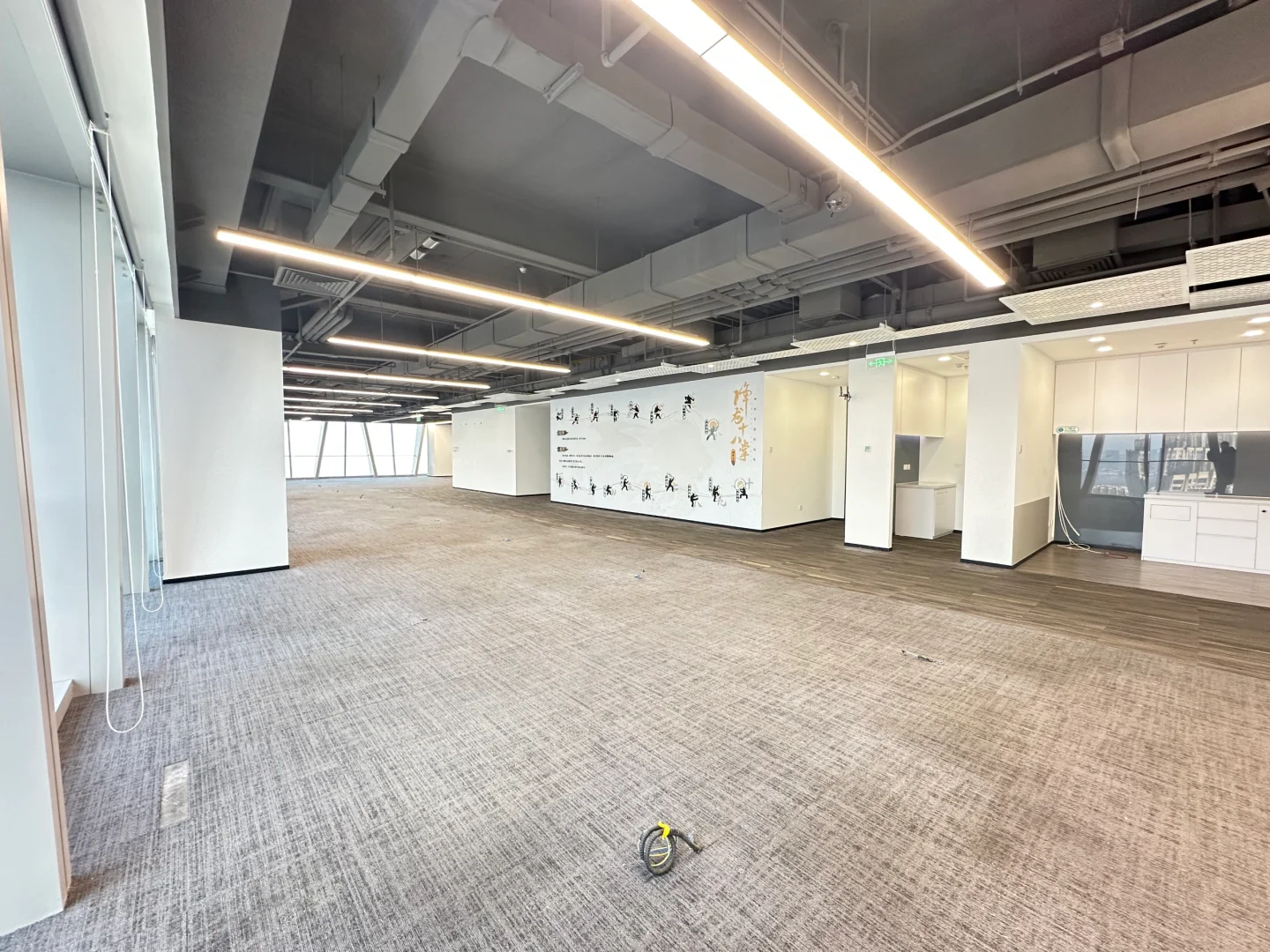 绿地中心2150㎡精装办公室出租啦！🏠✨